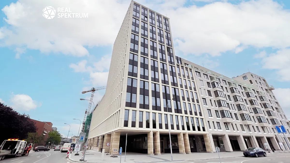 Pronájem kanceláře 426 m²
